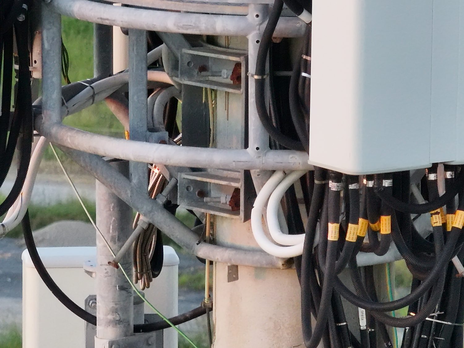 Telecommunications tower close visual inspection, Redland Bay